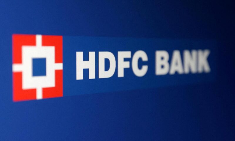 HDFC Bank falls on report of payments to attract big deposits