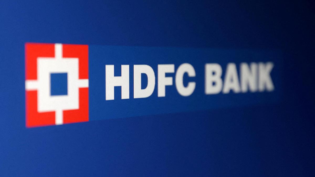 HDFC Bank falls on report of payments to attract big deposits