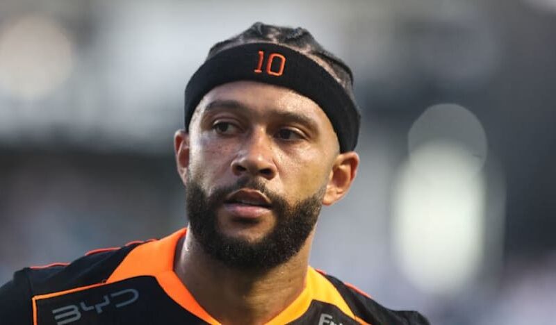 Depay has to prove fitness before World Cup says Dutch coach