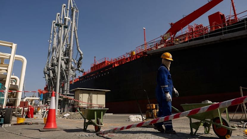 Oil rebounds after news of US strikes on Iranian military site