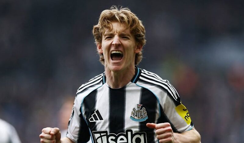Newcastle and England winger Gordon heading to Barcelona for a medical