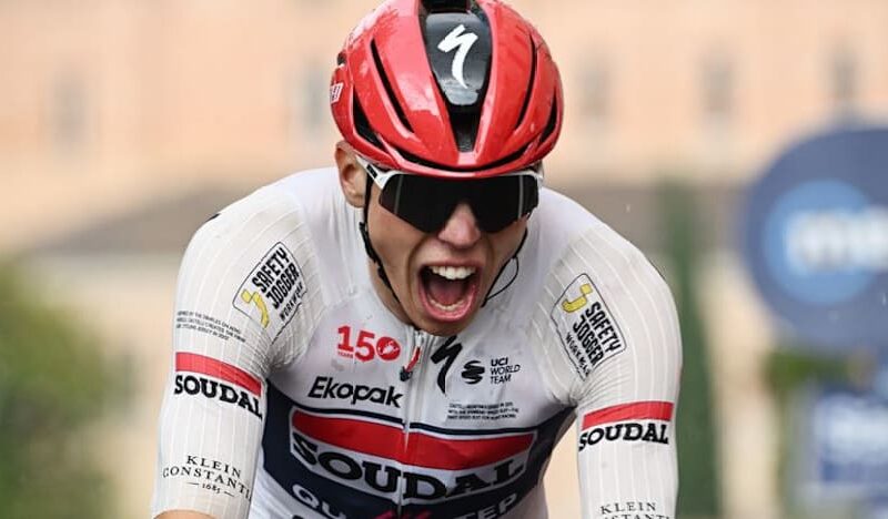 Magnier sprints to third win of Giro, Vingegaard stays in pink