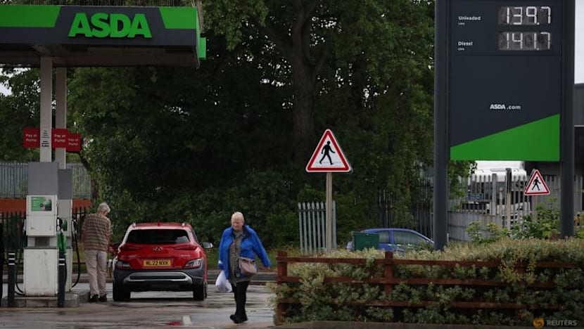 UK grocer Asda taps Ocado to develop online business