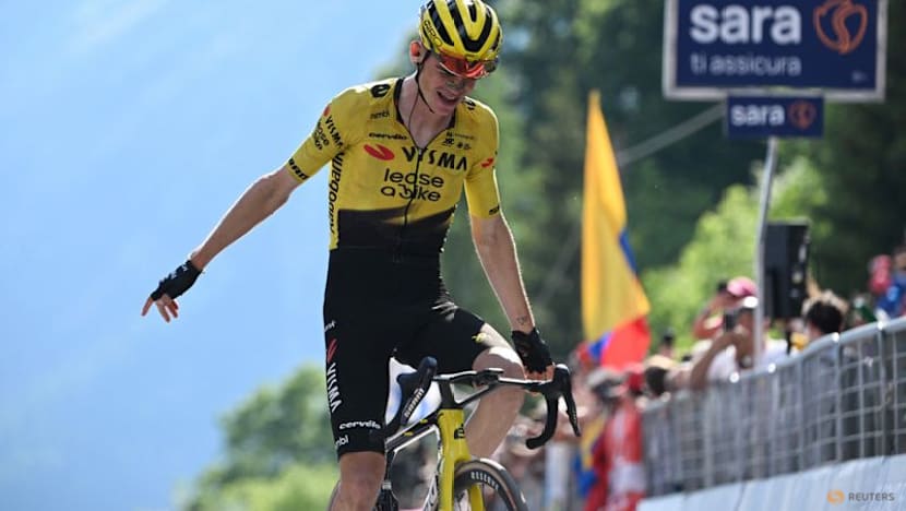 Kuss wins Giro stage 19 to complete Grand Tour trilogy, Vingegaard retains lead