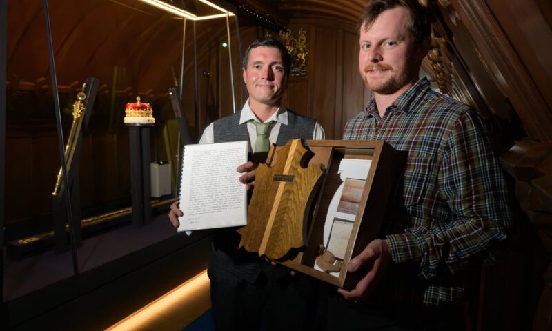 Historic notes written 150 years apart return to Edinburgh Castle’s Crown Room