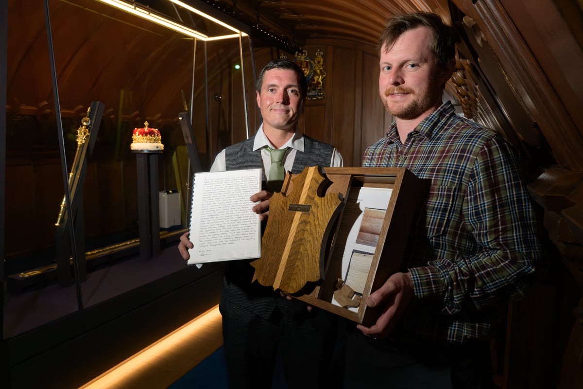Historic notes written 150 years apart return to Edinburgh Castle’s Crown Room