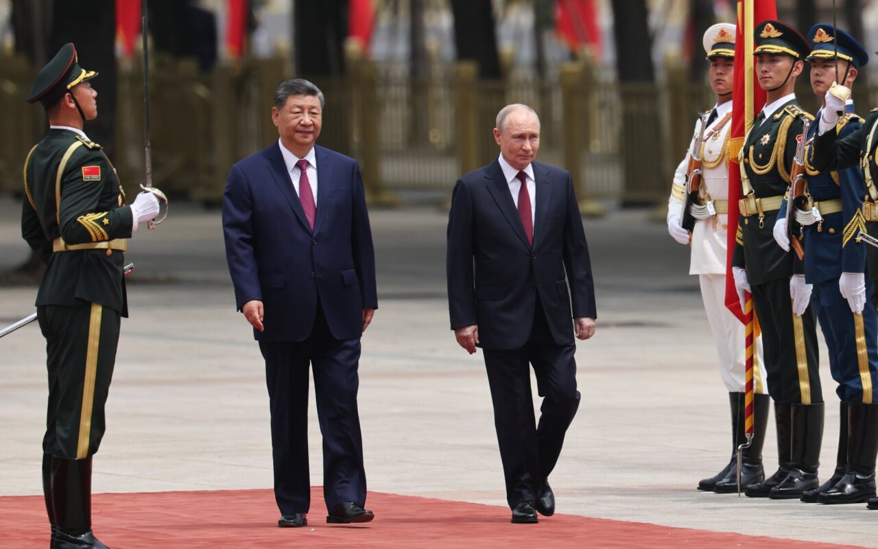 Days After Hosting Trump, Xi Serves Up Tea and Smiles to Putin