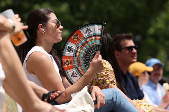Hot weather photos as UK scorches in +30C heat and braces for roasting Bank Holiday Monday