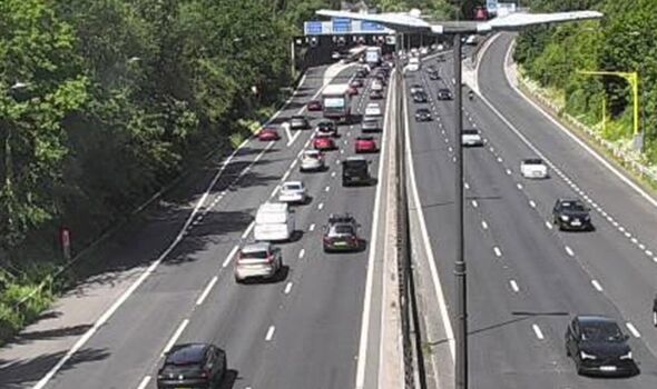 M4 traffic LIVE: Bank holiday weekend chaos as major motorway partially blocked