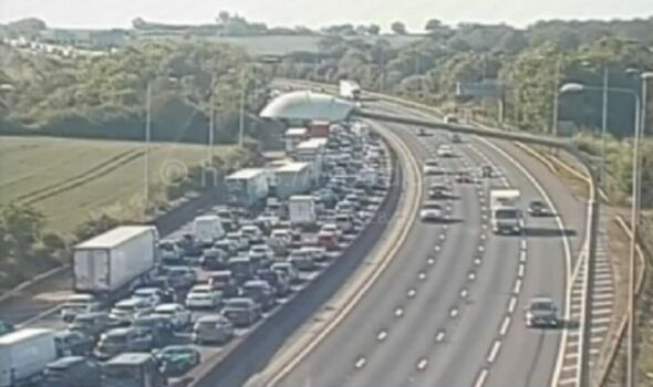 M25 traffic LIVE: Closure on major UK motorway in Hertfordshire after ‘serious’ crash