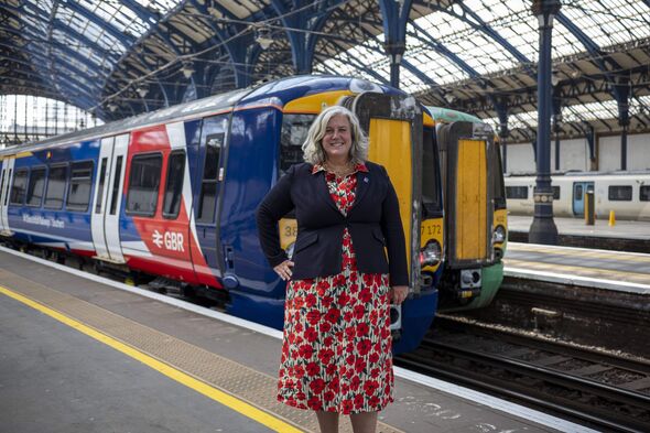 1,400 UK trains set for major upgrade – 70 railway tunnels also boosted