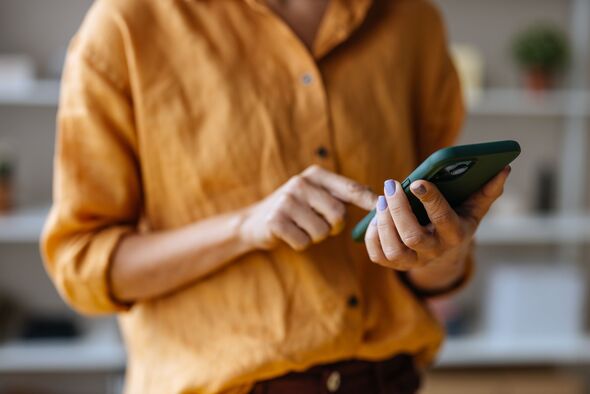 Met Office urges UK households to fully charge mobile phones on Wednesday