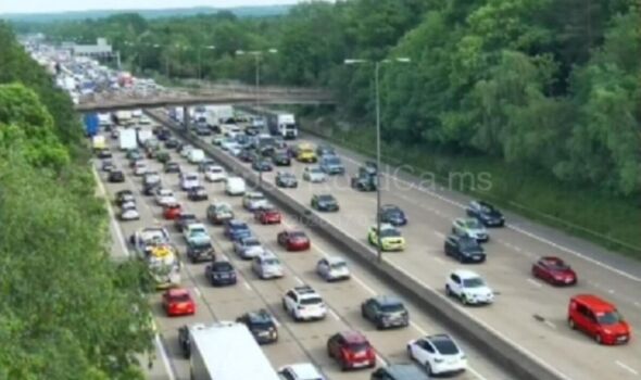 M25 traffic LIVE: Serious crash as ambulances rush to scene – 45 minute delays