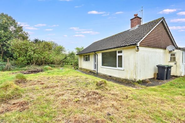 Run down countryside bungalow sells for 14x asking price at auction attracting huge number
