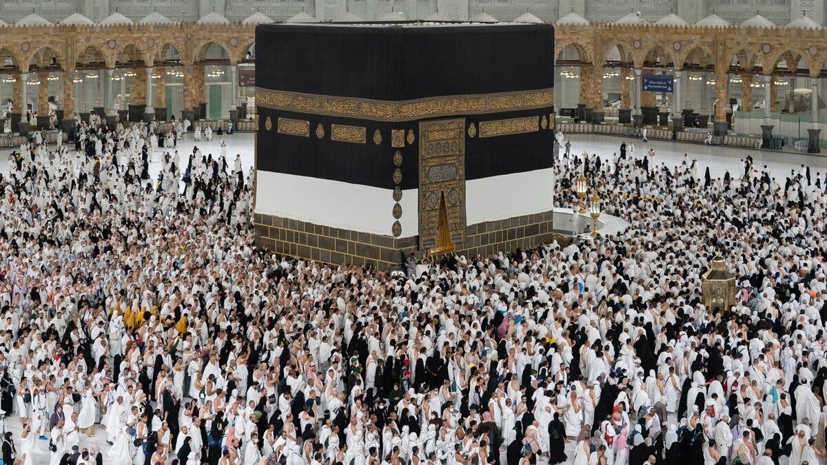 المسجد الحرام يستقبل الحجاج لأداء طواف الإفاضة