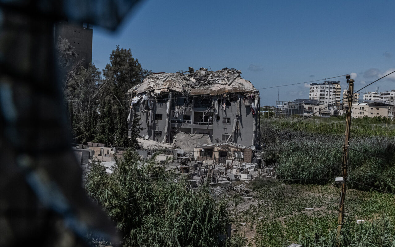 Fate of War in Lebanon Rests With Outside Powers
