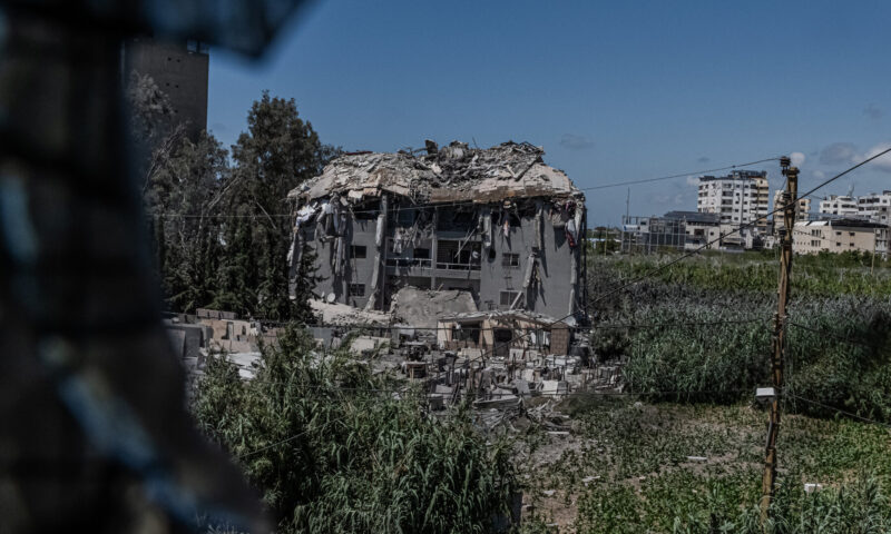 Fate of War in Lebanon Rests With Outside Powers