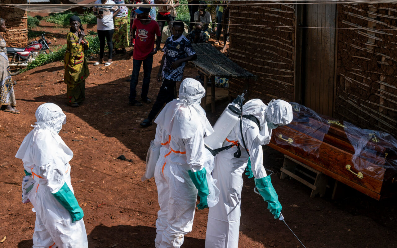 Caught Flat-Footed, a City Races to Catch Up With Ebola