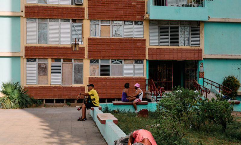 Cubans Cook With Charcoal and Wood Fires to Survive During Energy Crisis