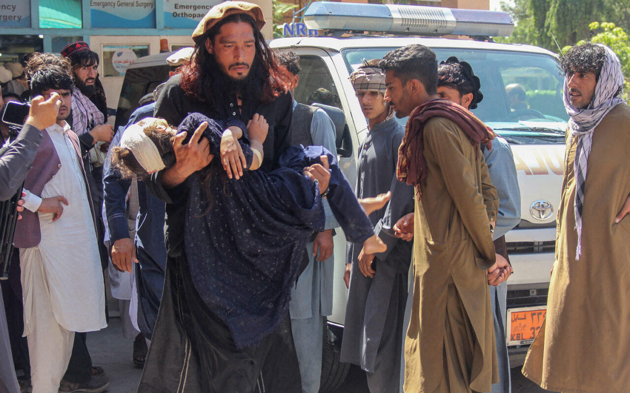 Truck carrying returning refugees crashes in eastern Afghanistan, killing 22