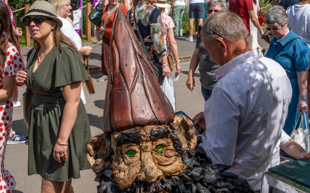 At Chelsea Flower Show, a Gnome Controversy and Some ‘Good British Madness’