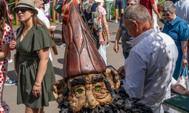 At Chelsea Flower Show, a Gnome Controversy and Some ‘Good British Madness’