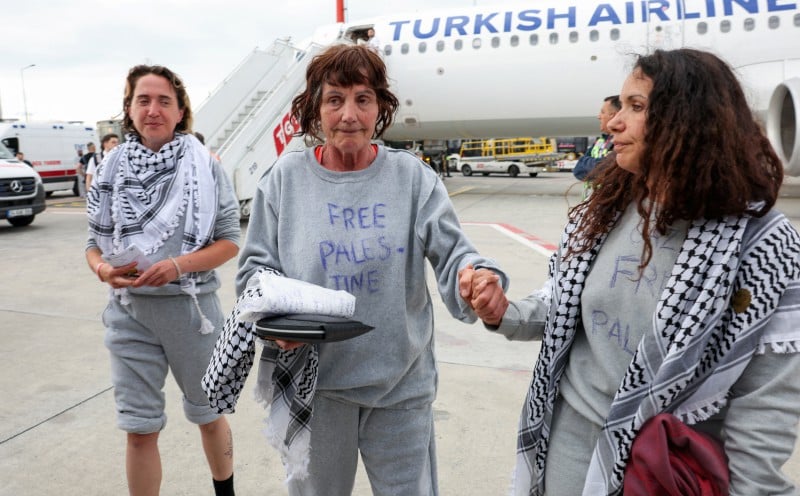 Gaza flotilla activists return to Ireland, UK