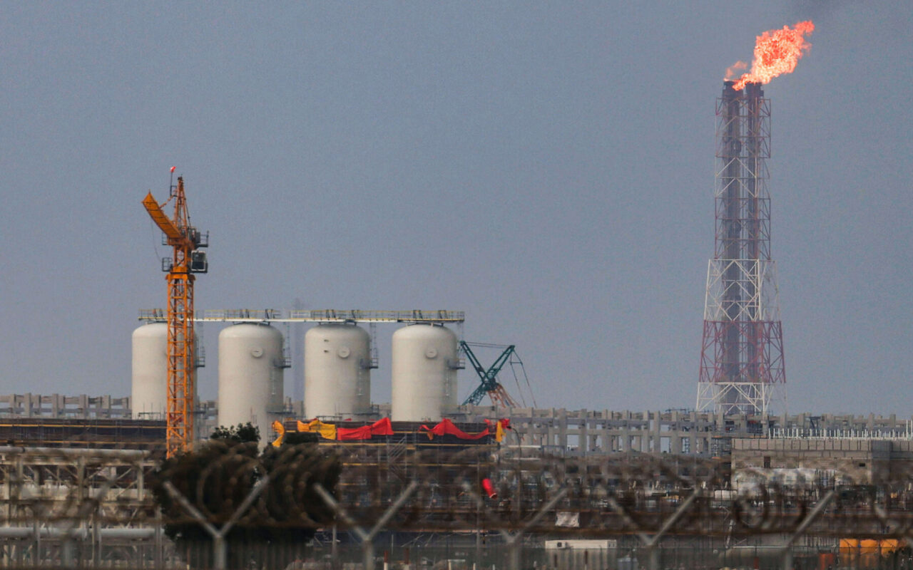Global Supply Shortages Deepen as War Drags On, Risking Jobs and Growth