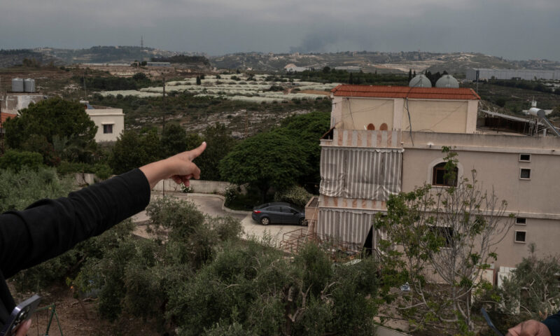 Residents Watch as Israeli War Planes Circle Over Southern Lebanon