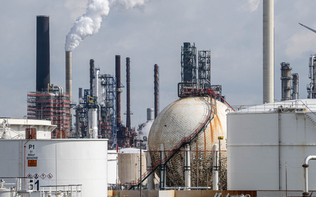 Oil Prices Climb and Stocks Fall After U.S. Strikes Iranian Drones
