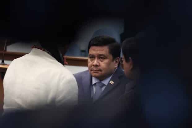 ‘Surrender or arrest’: DILG chief issues ultimatum to Estrada