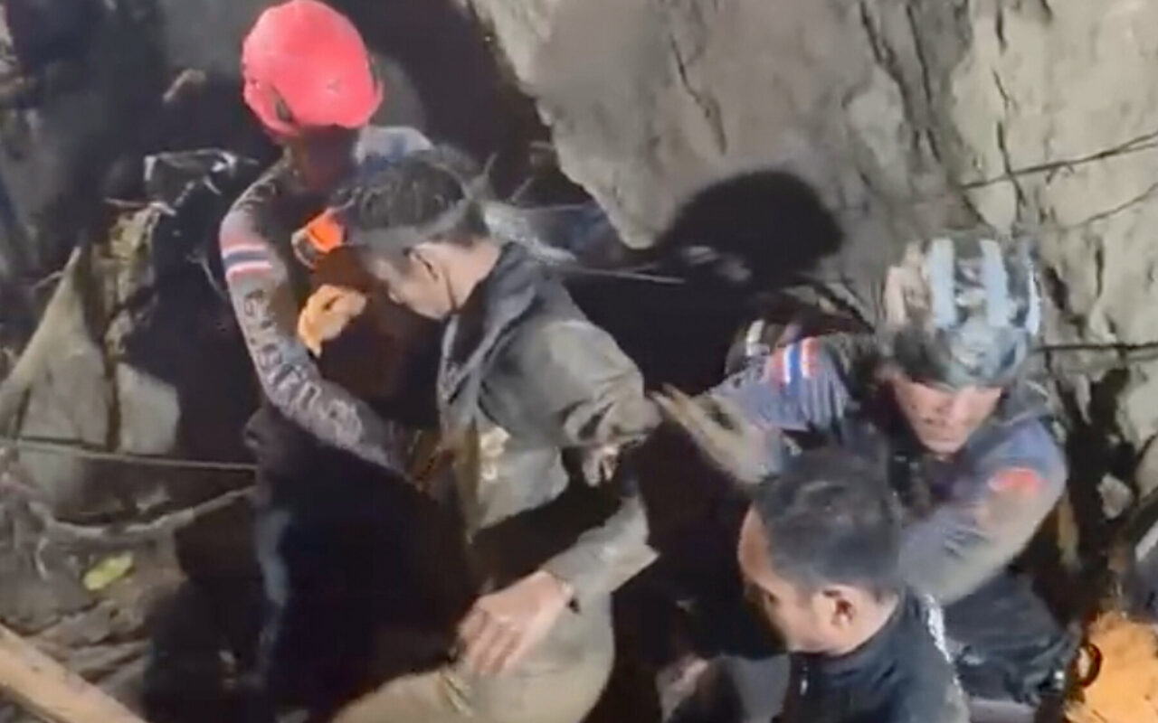 One of Five Gold Miners Is Rescued From Laos Cave After More Than a Week