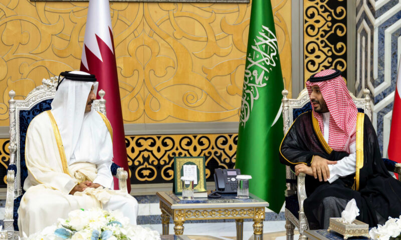 أمير قطر وولي العهد السعودي يبحثان جهود التهدئة في المنطقة