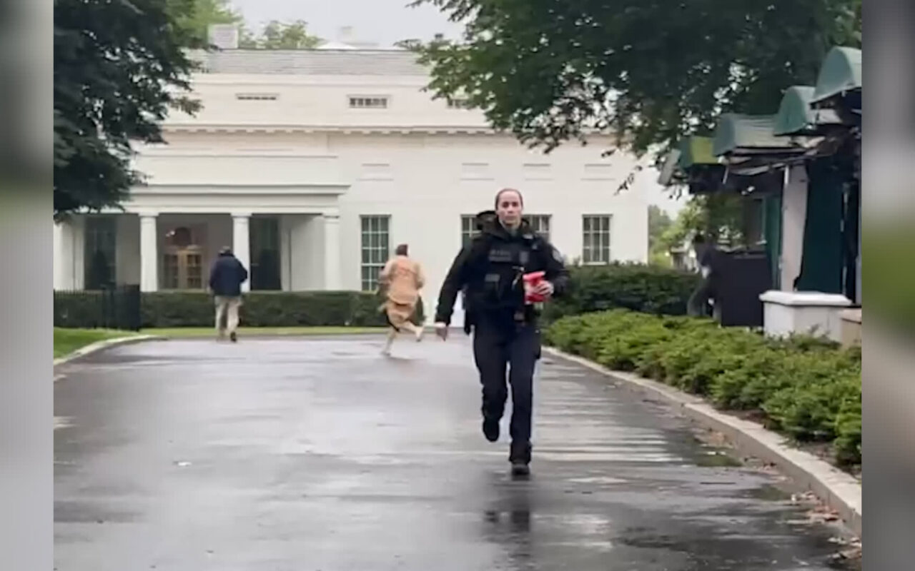 لحظة سماع دويّ إطلاق نار قرب البيت الأبيض.. ومراسلة CNN تصف ما حدث هناك