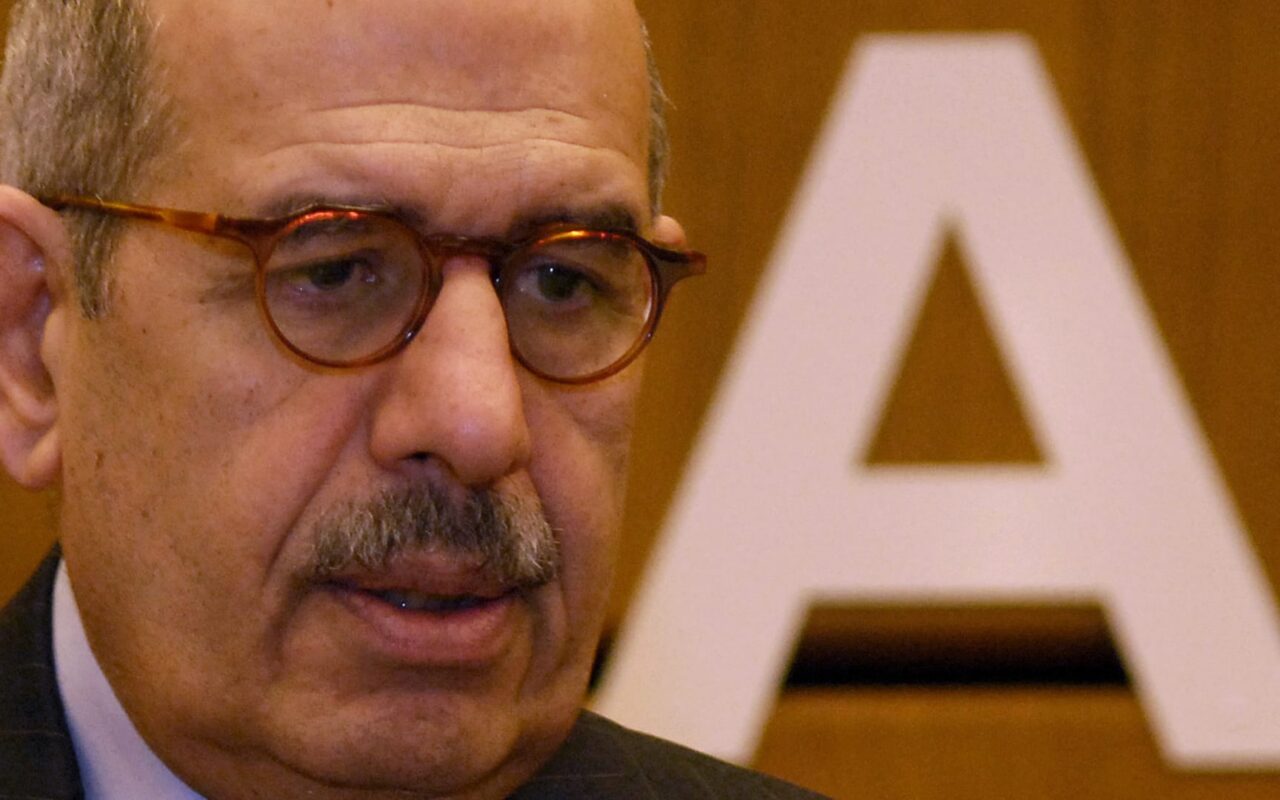 البرادعي عن حرب إيران: رجل معتوه يحاول إيجاد مخرج