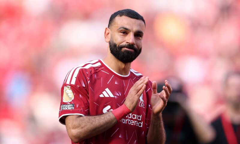 تداول لقطة بكاء محمد صلاح خلال حفل وداعه لليفربول
