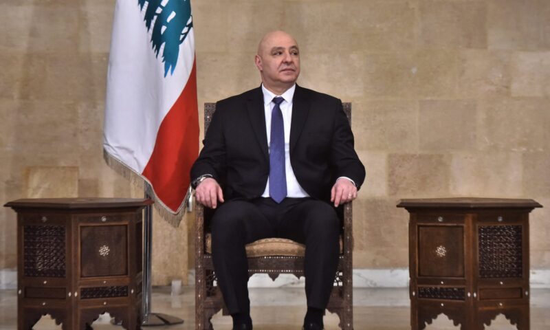 أول تعليق لرئيس لبنان بعد مطالبة حزب الله برحيل الحكومة