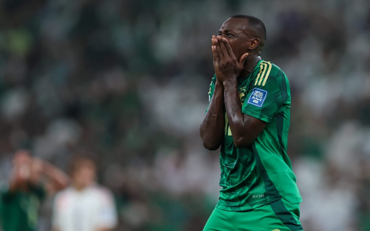 حادثة سرقة تعطل التحاق سعود عبد الحميد بمعسكر المنتخب السعودي