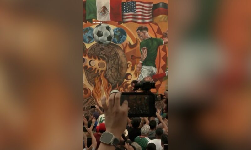 استعدادًا لكأس العالم.. جدارية مكسيكية لكرة القدم تحطم الأرقام القياسية
