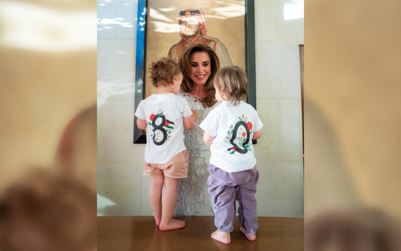 “كل عام وحب الأردن بيكبر فينا من جيل لجيل”.. الملكة رانيا تحتفل مع حفيدتيها بعيد الاستقلال الـ80