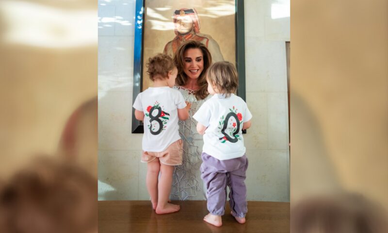 “كل عام وحب الأردن بيكبر فينا من جيل لجيل”.. الملكة رانيا تحتفل مع حفيدتيها بعيد الاستقلال الـ80