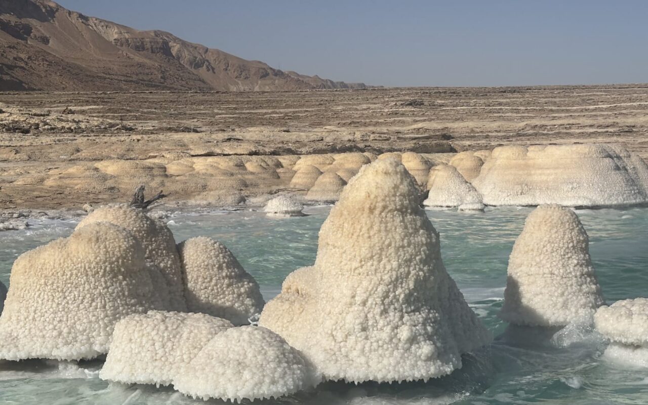 احتضار البحر الميت..هل يمكن إنقاذ البقعة الأكثر انخفاضًا على الأرض؟
