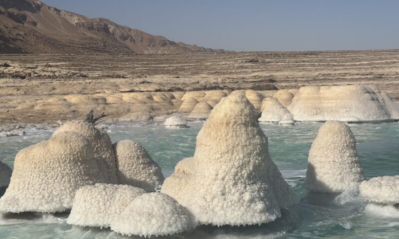 احتضار البحر الميت..هل يمكن إنقاذ البقعة الأكثر انخفاضًا على الأرض؟