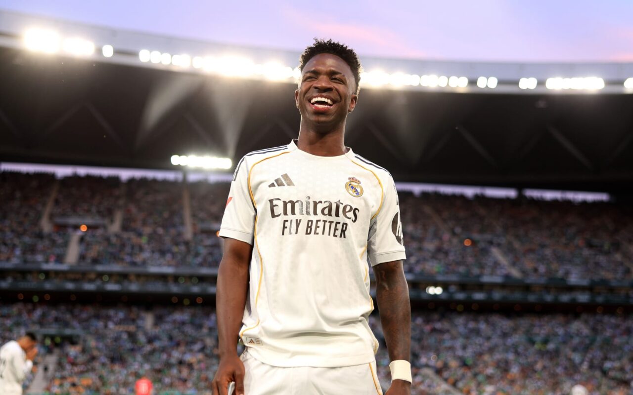 فينيسيوس يجيب مجددًا على سؤال بشأن تجديد عقده مع ريال مدريد