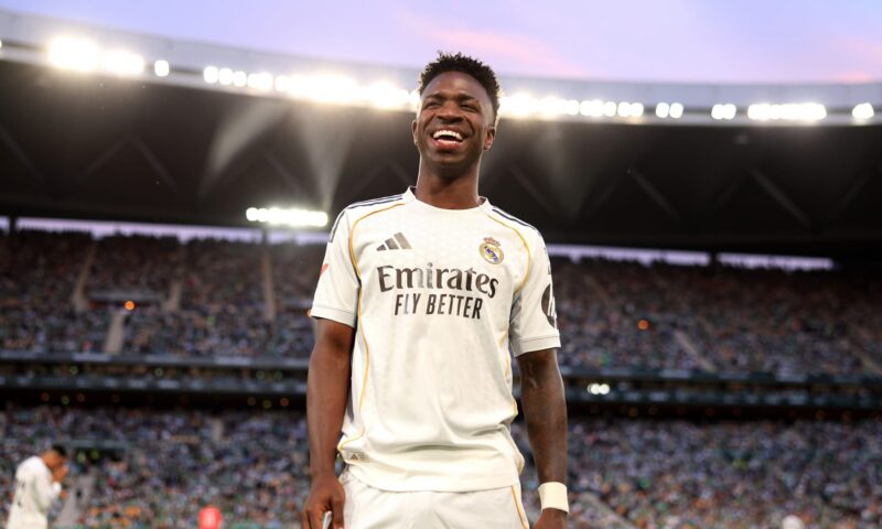 فينيسيوس يجيب مجددًا على سؤال بشأن تجديد عقده مع ريال مدريد