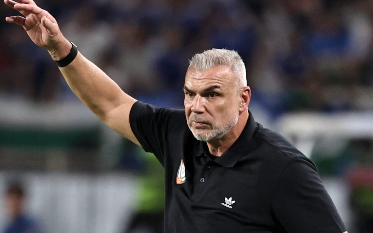 منتخب الإمارات ينفصل عن المدرب كوزمين أولاريو.. ويوجه رسالة له