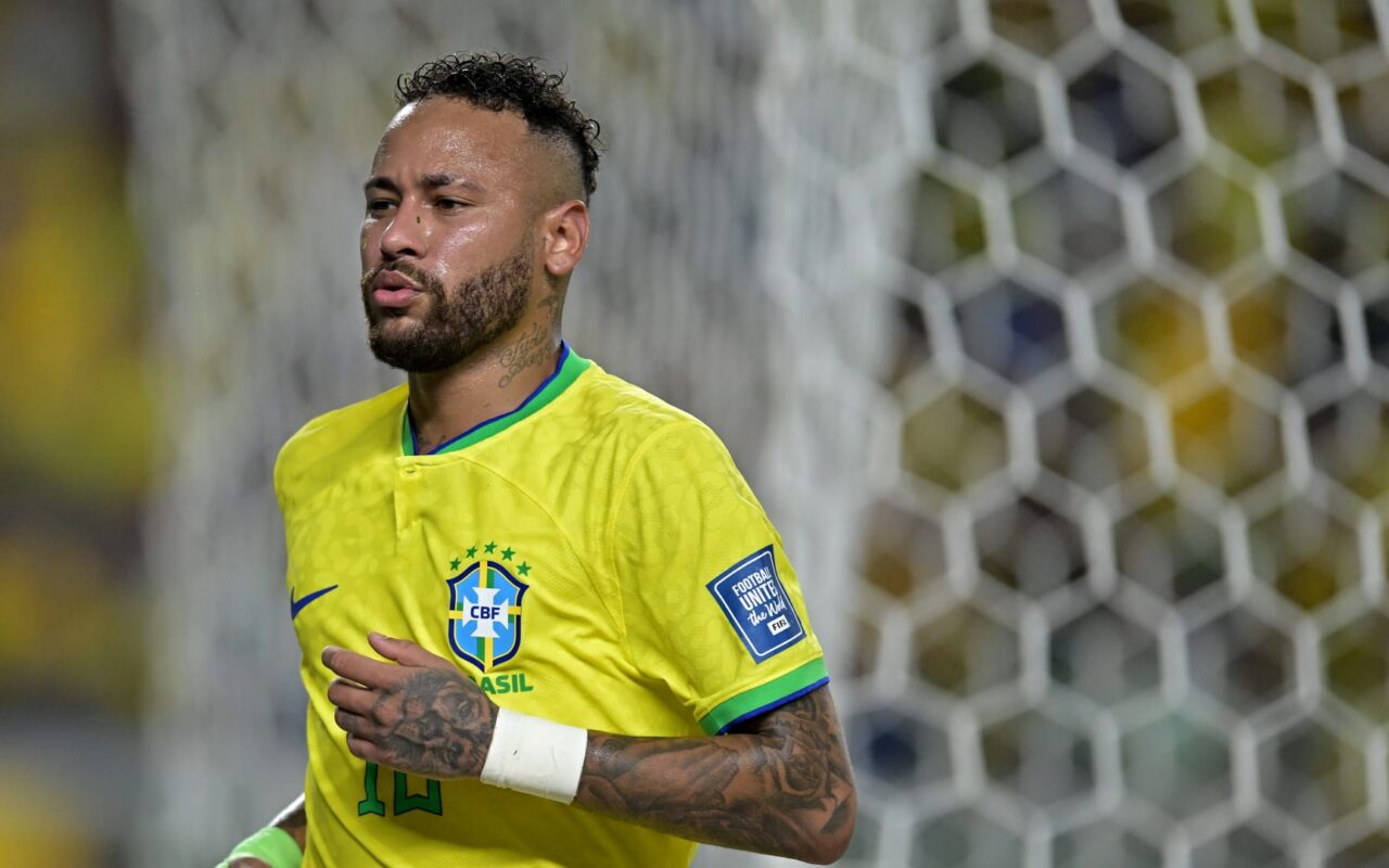 هل سيُستبعد نيمار من قائمة البرازيل في كأس العالم بعد إصابته؟ أنشيلوتي يجيب
