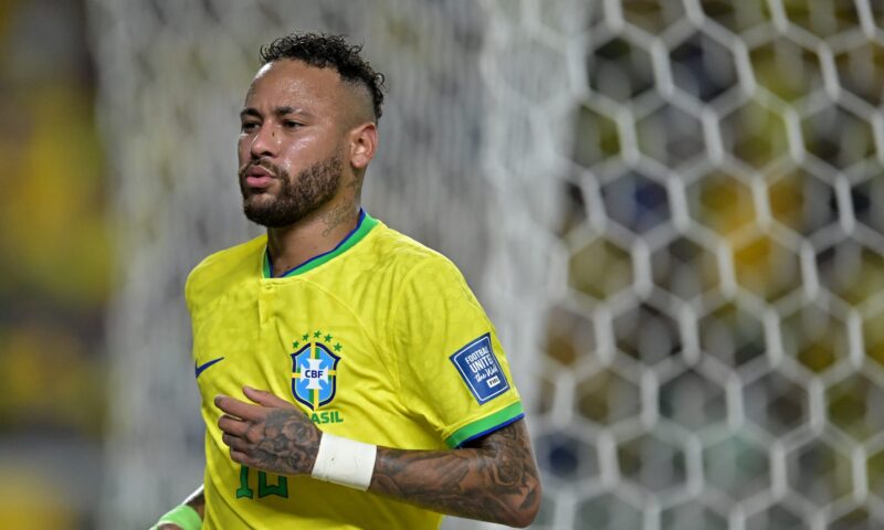 هل سيُستبعد نيمار من قائمة البرازيل في كأس العالم بعد إصابته؟ أنشيلوتي يجيب