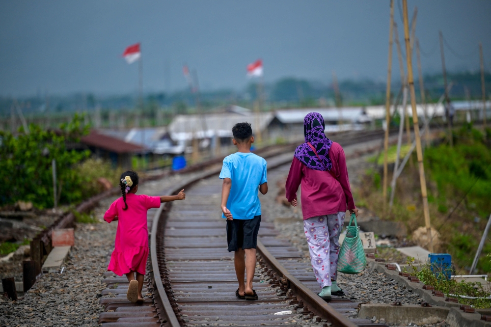 Indonesia shuts 172 illegal railway crossings as accidents top 1,000 in three years