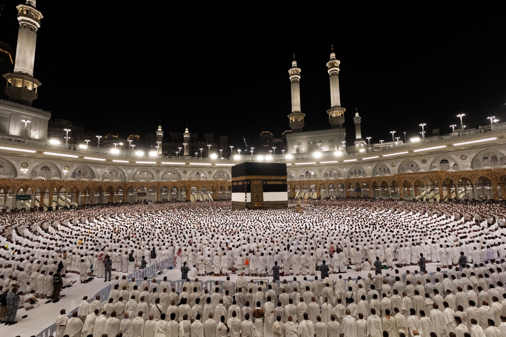 ‘I will come whichever way I can’: Western pilgrims defy Middle East tensions to perform Haj